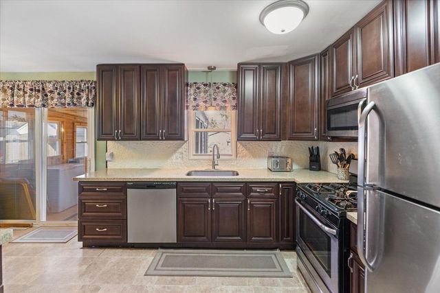 2559 Herschel Street, Roseville, MN 55113