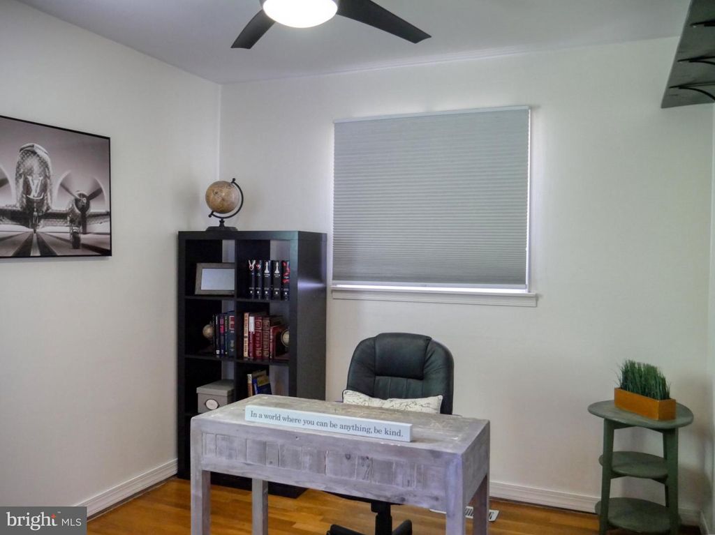 Image 11 of property listing at 536 CRESTPARK DR, Glen Burnie, MD 21061