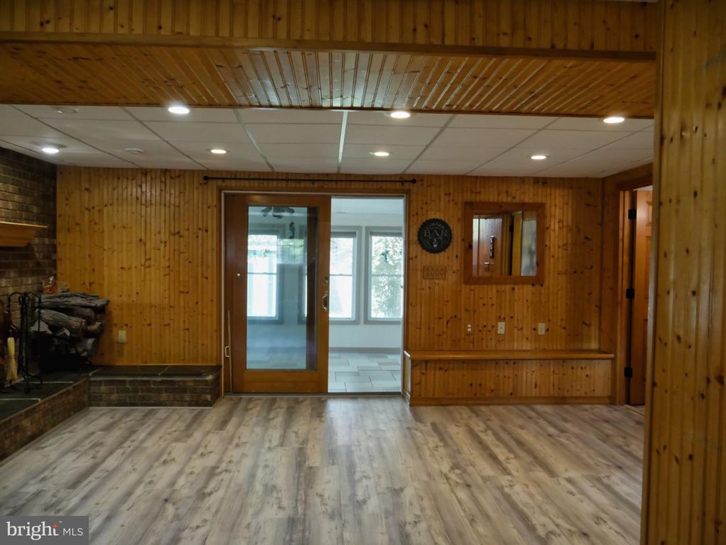 Image 17 of property listing at 536 CRESTPARK DR, Glen Burnie, MD 21061