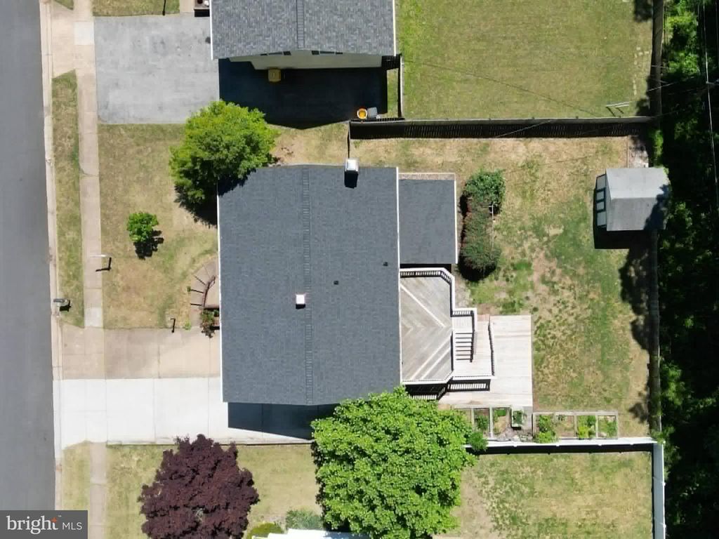 Image 23 of property listing at 536 CRESTPARK DR, Glen Burnie, MD 21061