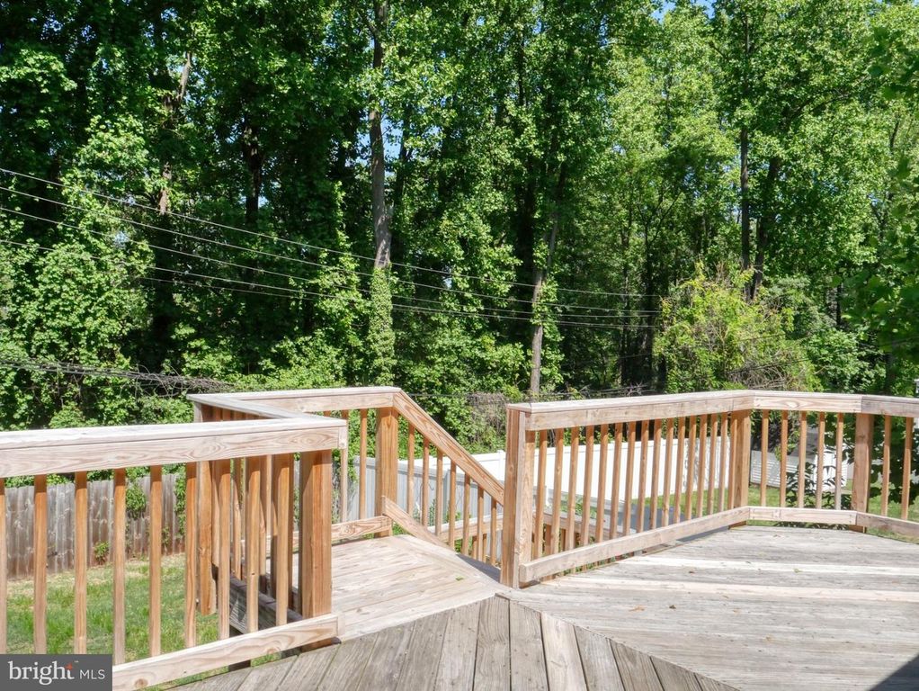 Image 26 of property listing at 536 CRESTPARK DR, Glen Burnie, MD 21061