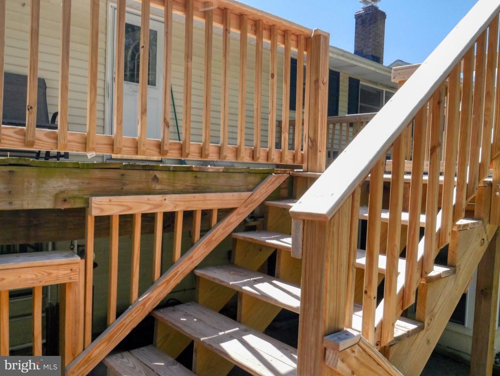 Image 27 of property listing at 536 CRESTPARK DR, Glen Burnie, MD 21061