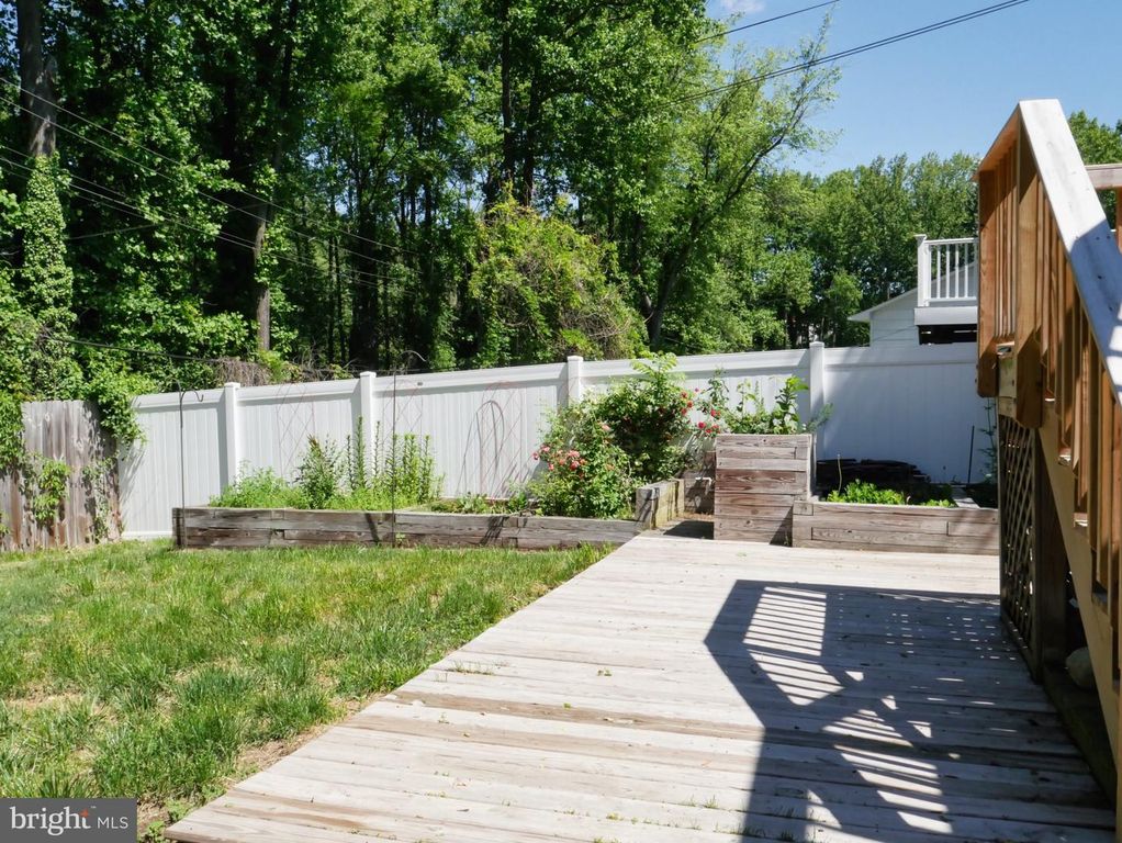 Image 29 of property listing at 536 CRESTPARK DR, Glen Burnie, MD 21061