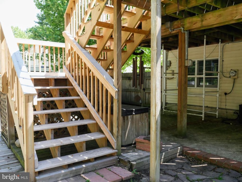 Image 30 of property listing at 536 CRESTPARK DR, Glen Burnie, MD 21061