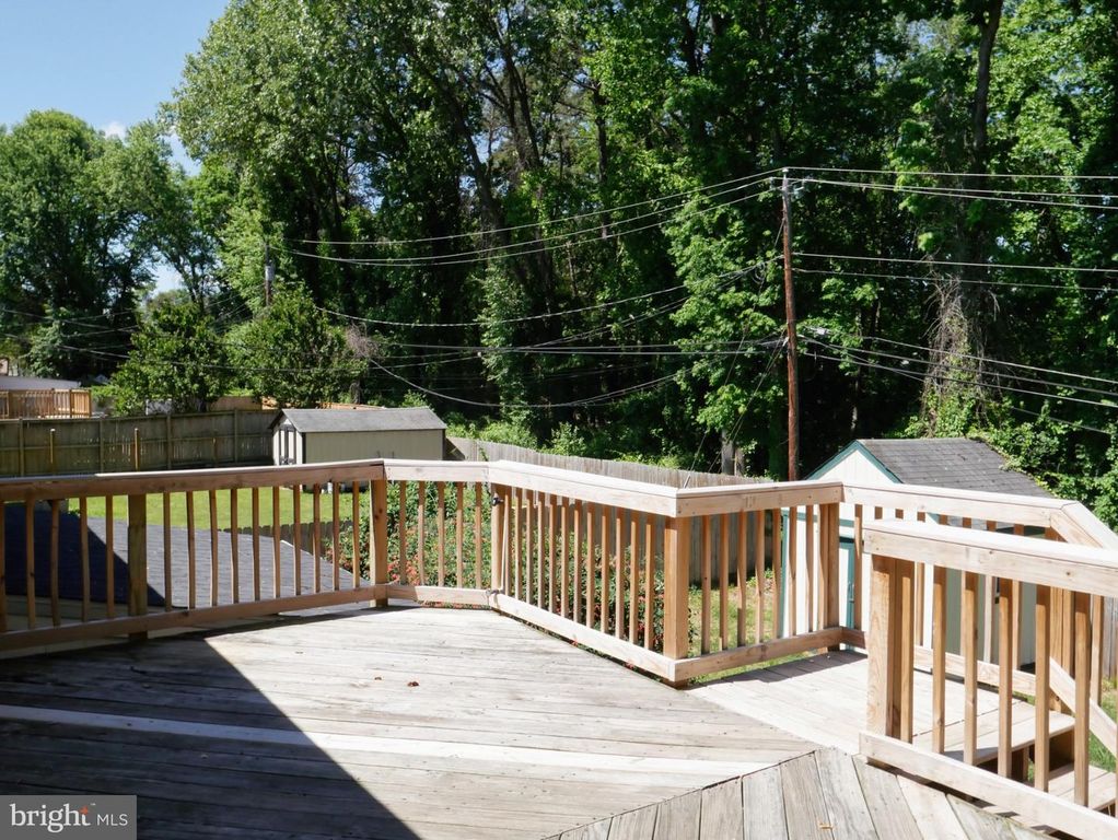 Image 31 of property listing at 536 CRESTPARK DR, Glen Burnie, MD 21061