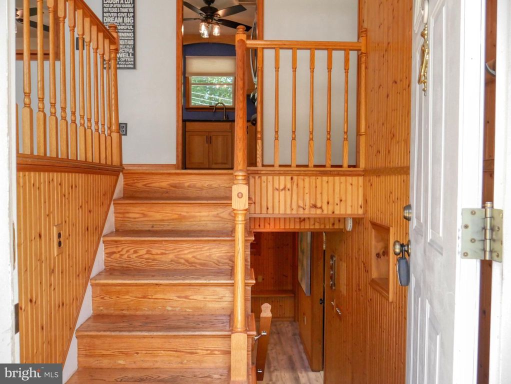 Image 32 of property listing at 536 CRESTPARK DR, Glen Burnie, MD 21061