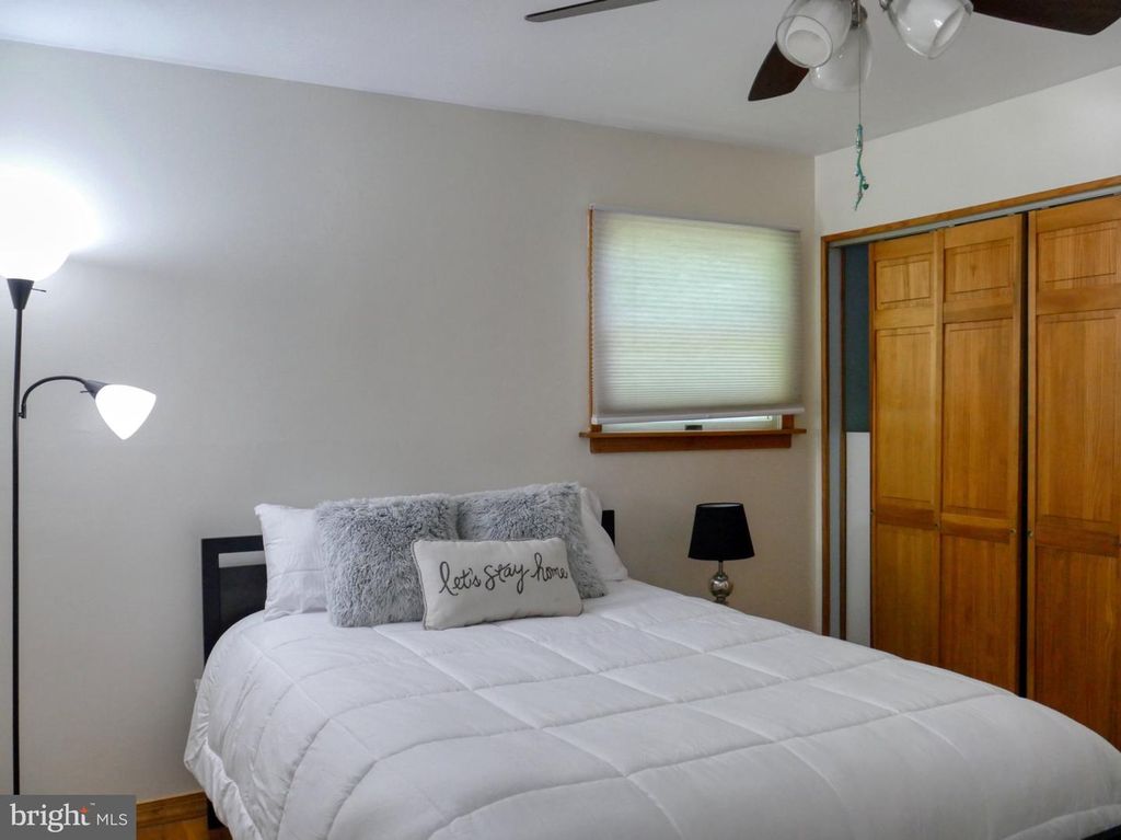 Image 8 of property listing at 536 CRESTPARK DR, Glen Burnie, MD 21061