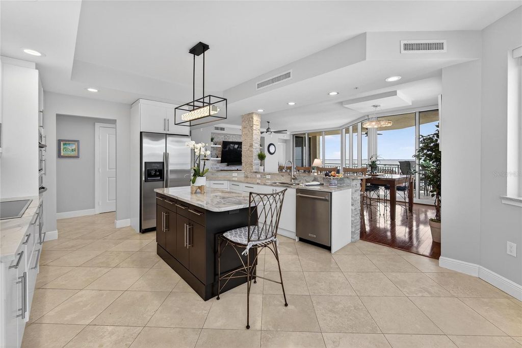 Image 14 of property listing at 5823 BOWEN DANIEL DRIVE 906, Tampa, FL 33616