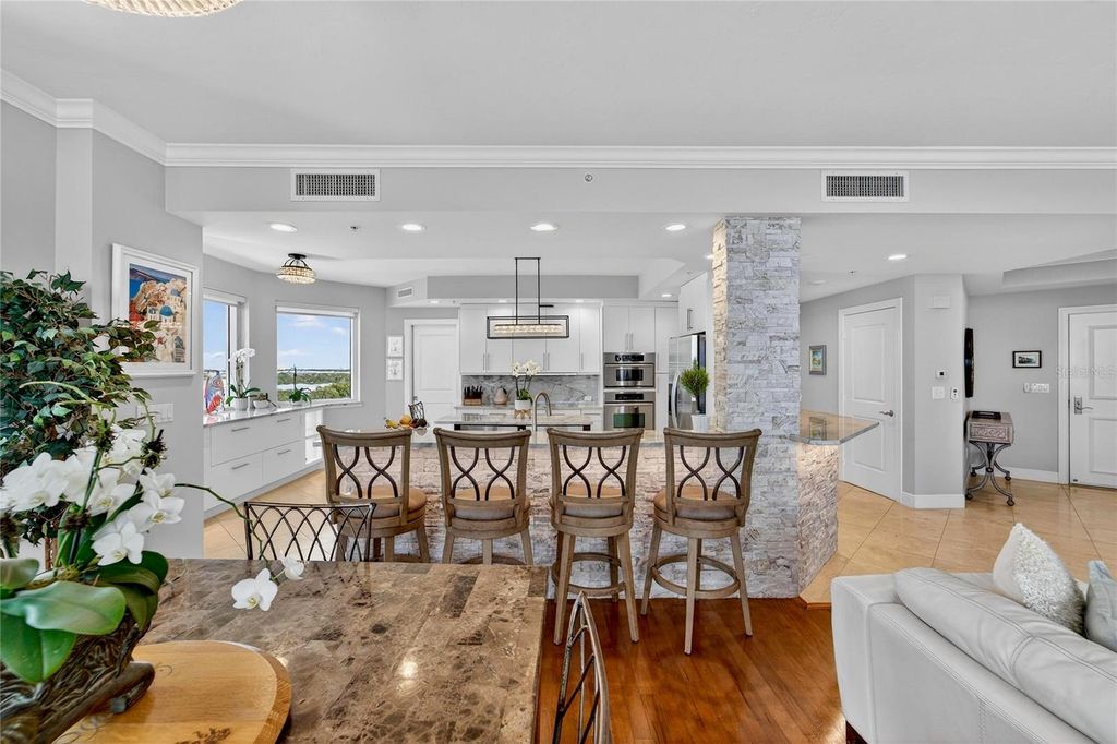 Image 15 of property listing at 5823 BOWEN DANIEL DRIVE 906, Tampa, FL 33616