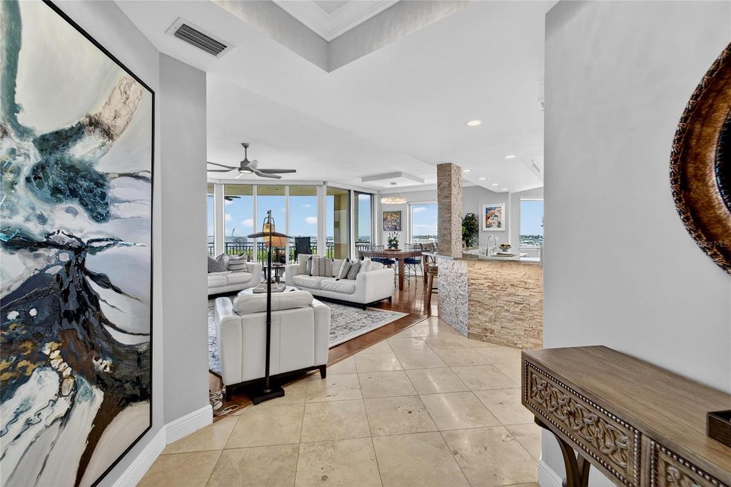 Image 17 of property listing at 5823 BOWEN DANIEL DRIVE 906, Tampa, FL 33616