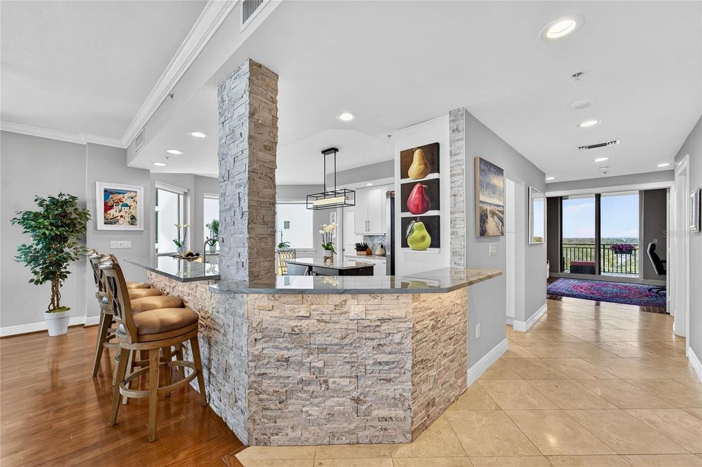 Image 18 of property listing at 5823 BOWEN DANIEL DRIVE 906, Tampa, FL 33616