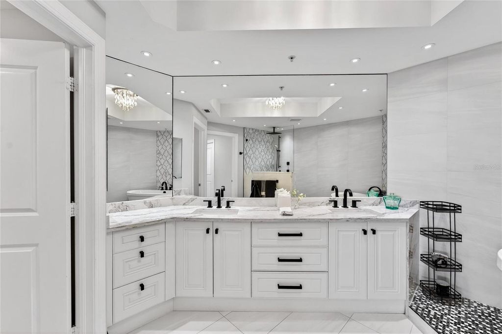 Image 22 of property listing at 5823 BOWEN DANIEL DRIVE 906, Tampa, FL 33616