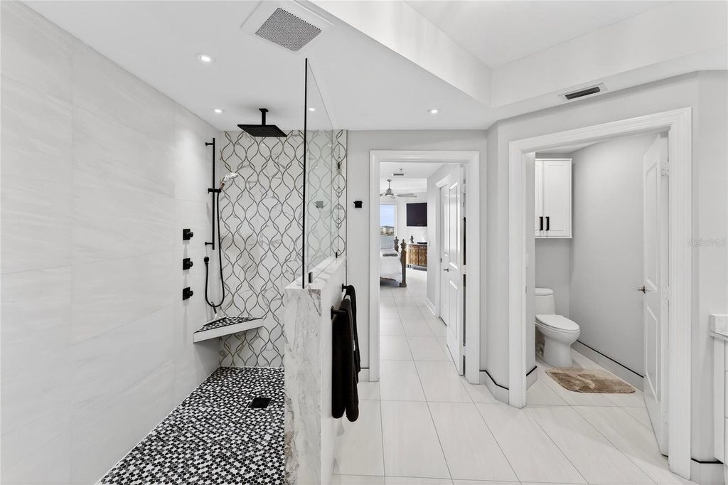 Image 24 of property listing at 5823 BOWEN DANIEL DRIVE 906, Tampa, FL 33616