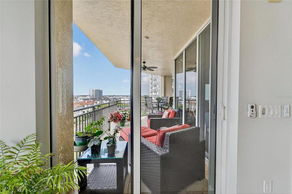 Image 25 of property listing at 5823 BOWEN DANIEL DRIVE 906, Tampa, FL 33616