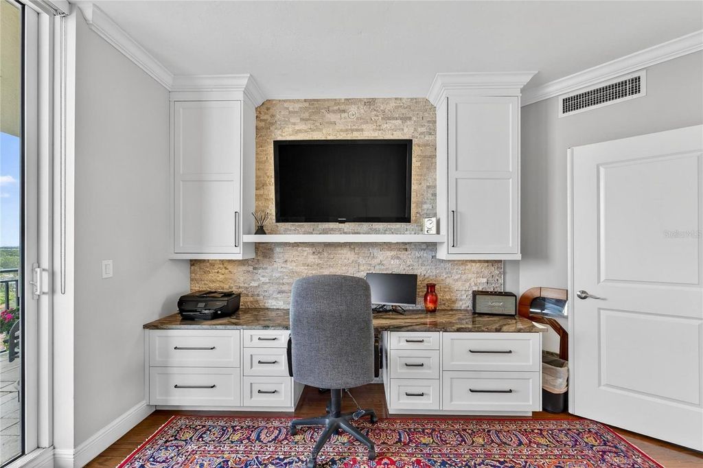 Image 28 of property listing at 5823 BOWEN DANIEL DRIVE 906, Tampa, FL 33616