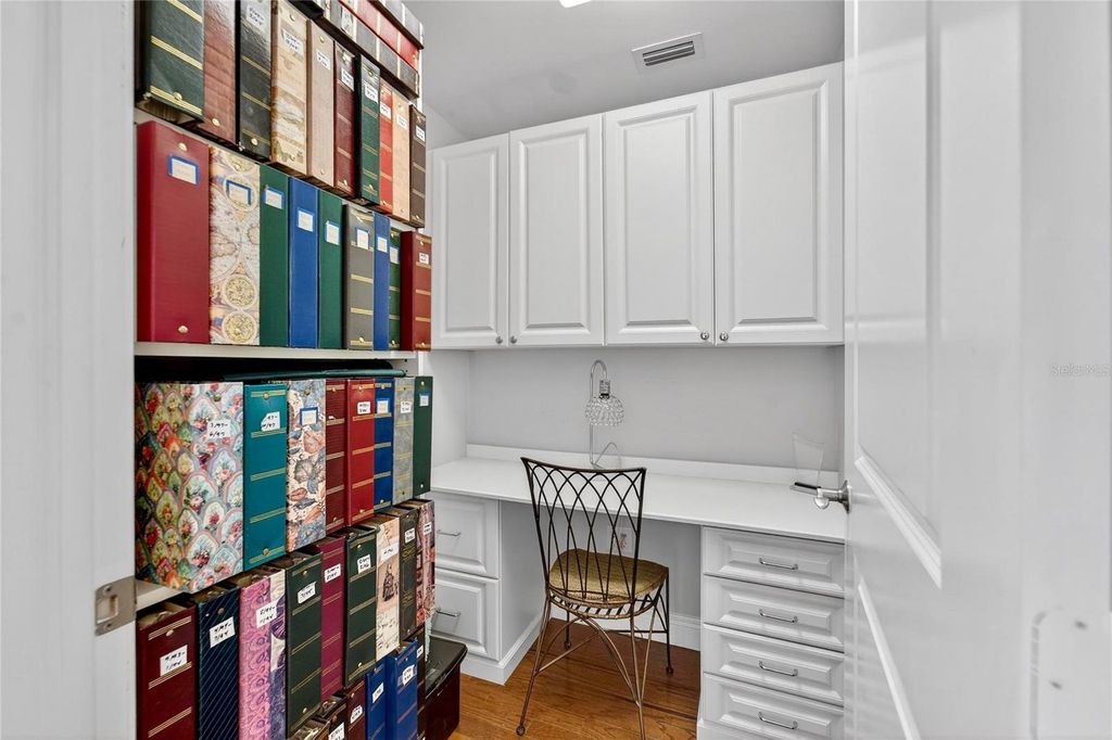 Image 30 of property listing at 5823 BOWEN DANIEL DRIVE 906, Tampa, FL 33616