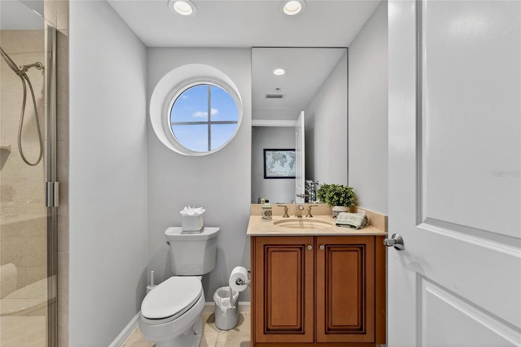 Image 31 of property listing at 5823 BOWEN DANIEL DRIVE 906, Tampa, FL 33616