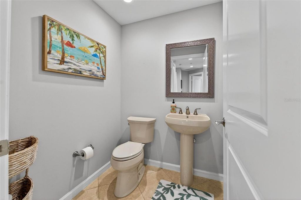 Image 32 of property listing at 5823 BOWEN DANIEL DRIVE 906, Tampa, FL 33616