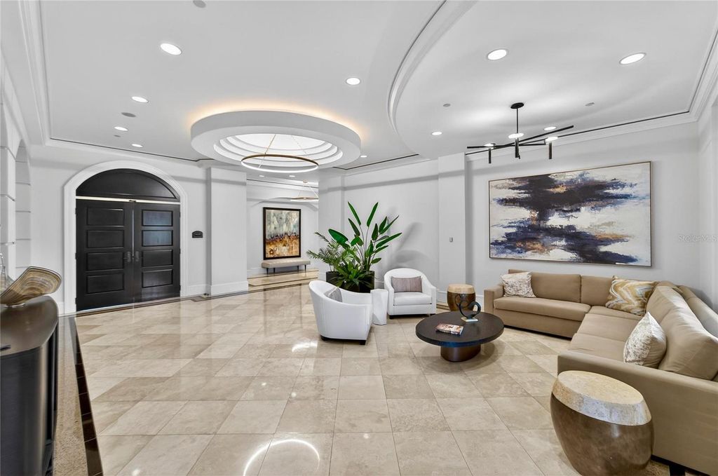 Image 48 of property listing at 5823 BOWEN DANIEL DRIVE 906, Tampa, FL 33616