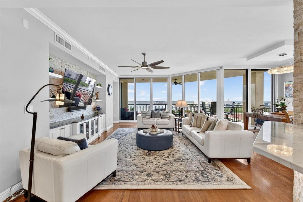 Image 9 of property listing at 5823 BOWEN DANIEL DRIVE 906, Tampa, FL 33616