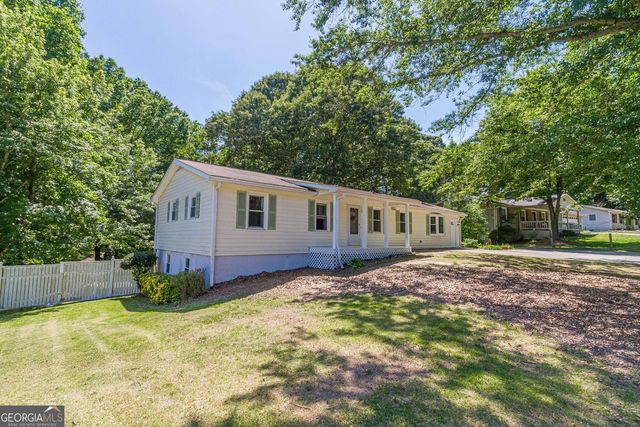 1527 Bennett Road, Grayson, GA 30017
