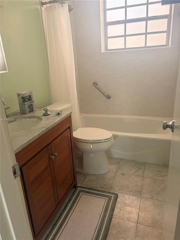 251 Galen Dr 302, Key Biscayne, FL 33149
