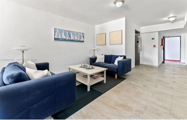 251 Galen Dr 302, Key Biscayne, FL 33149