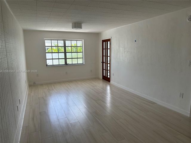 251 Galen Dr 302, Key Biscayne, FL 33149