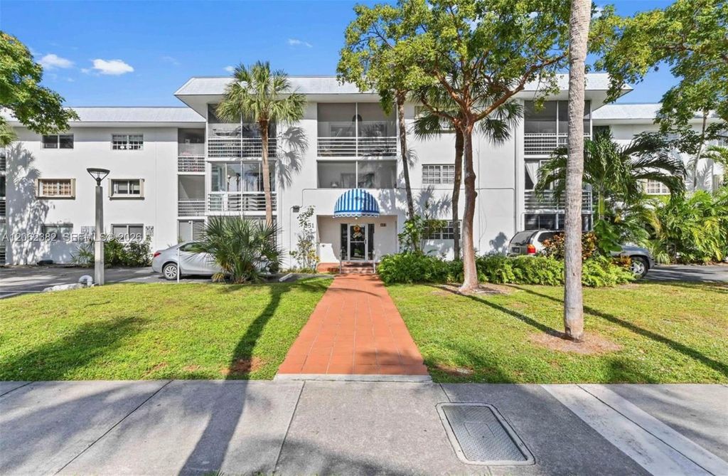 251 Galen Dr 302, Key Biscayne, FL 33149