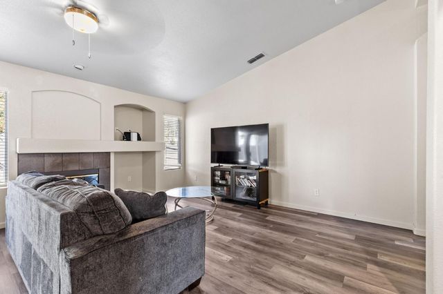 968 Carter St, Folsom, CA 95630