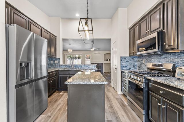 968 Carter St, Folsom, CA 95630