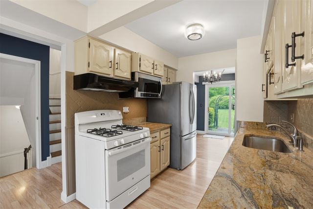 18239 Jamestown Circle, Northville, MI 48168