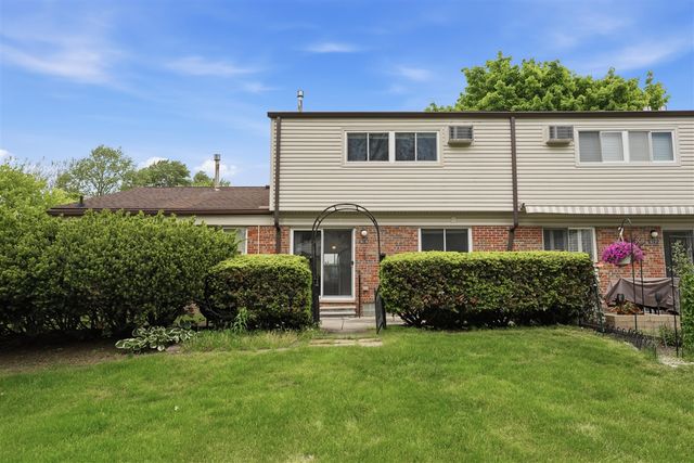 18239 Jamestown Circle, Northville, MI 48168