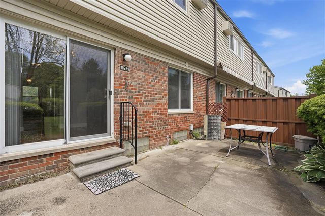 18239 Jamestown Circle, Northville, MI 48168