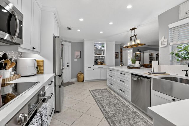 11611 SW 52nd St, Cooper City, FL 33330