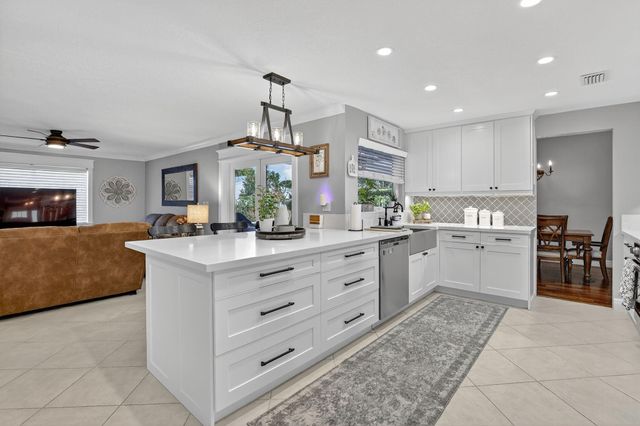 11611 SW 52nd St, Cooper City, FL 33330