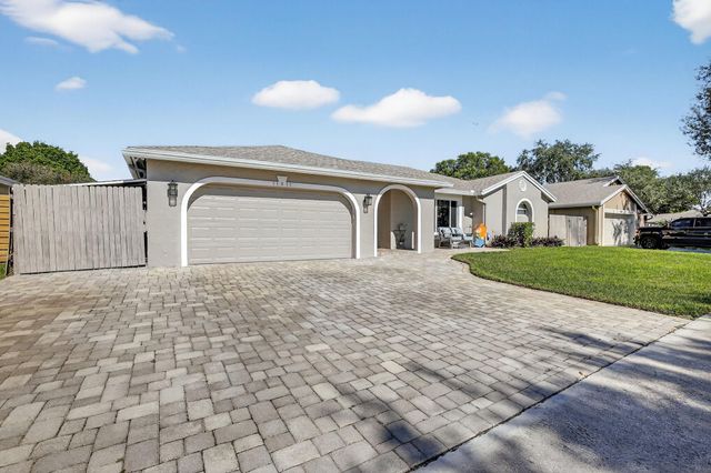 11611 SW 52nd St, Cooper City, FL 33330