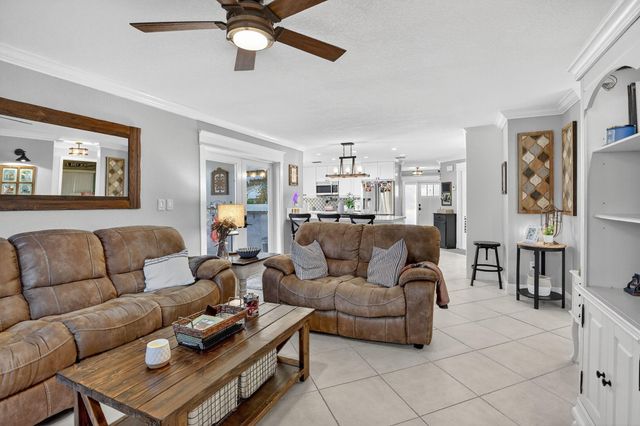 11611 SW 52nd St, Cooper City, FL 33330