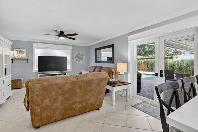 11611 SW 52nd St, Cooper City, FL 33330