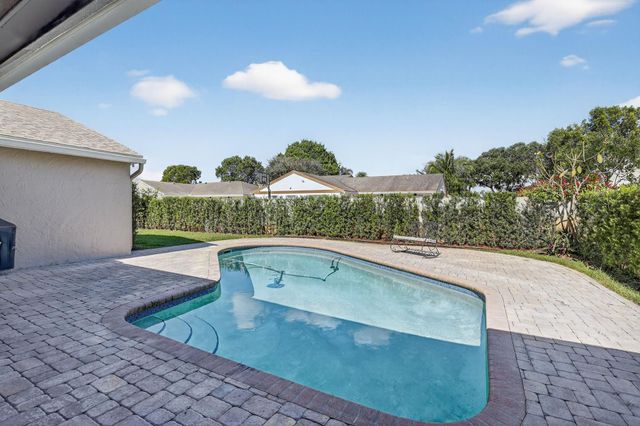 11611 SW 52nd St, Cooper City, FL 33330