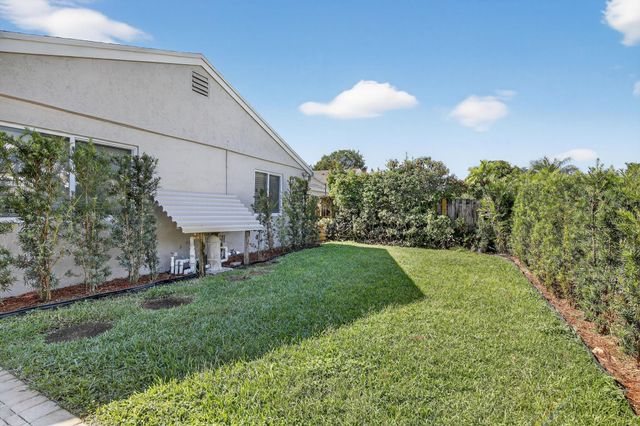 11611 SW 52nd St, Cooper City, FL 33330