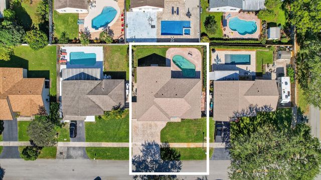 11611 SW 52nd St, Cooper City, FL 33330