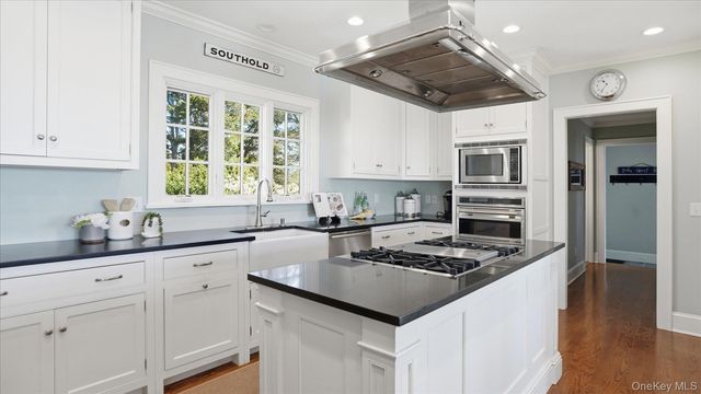 920 Cedar Point Drive E, Southold, NY 11971