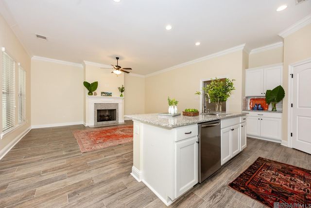 6118 Lake Bend Dr, Baton Rouge, LA 70820