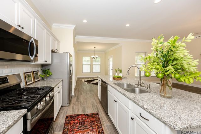 6118 Lake Bend Dr, Baton Rouge, LA 70820