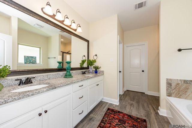 6118 Lake Bend Dr, Baton Rouge, LA 70820