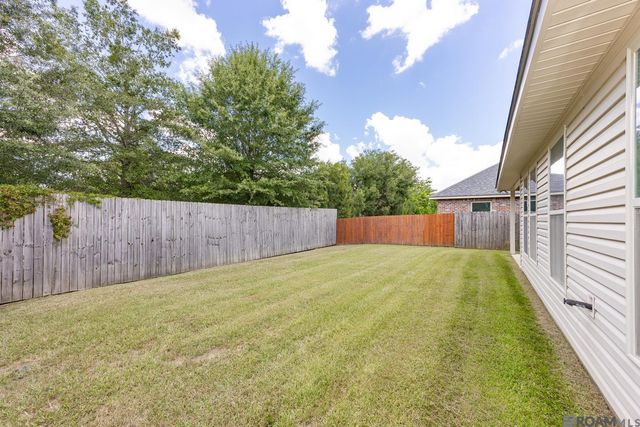 6118 Lake Bend Dr, Baton Rouge, LA 70820