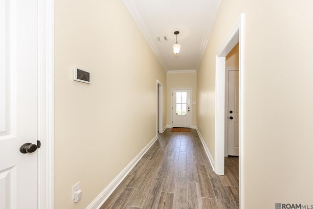 6118 Lake Bend Dr, Baton Rouge, LA 70820