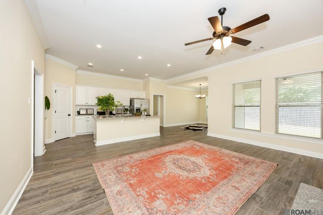 6118 Lake Bend Dr, Baton Rouge, LA 70820