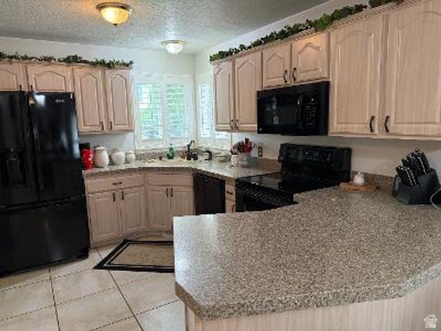 6685 W FEULNER CT, West Valley City, UT 84128